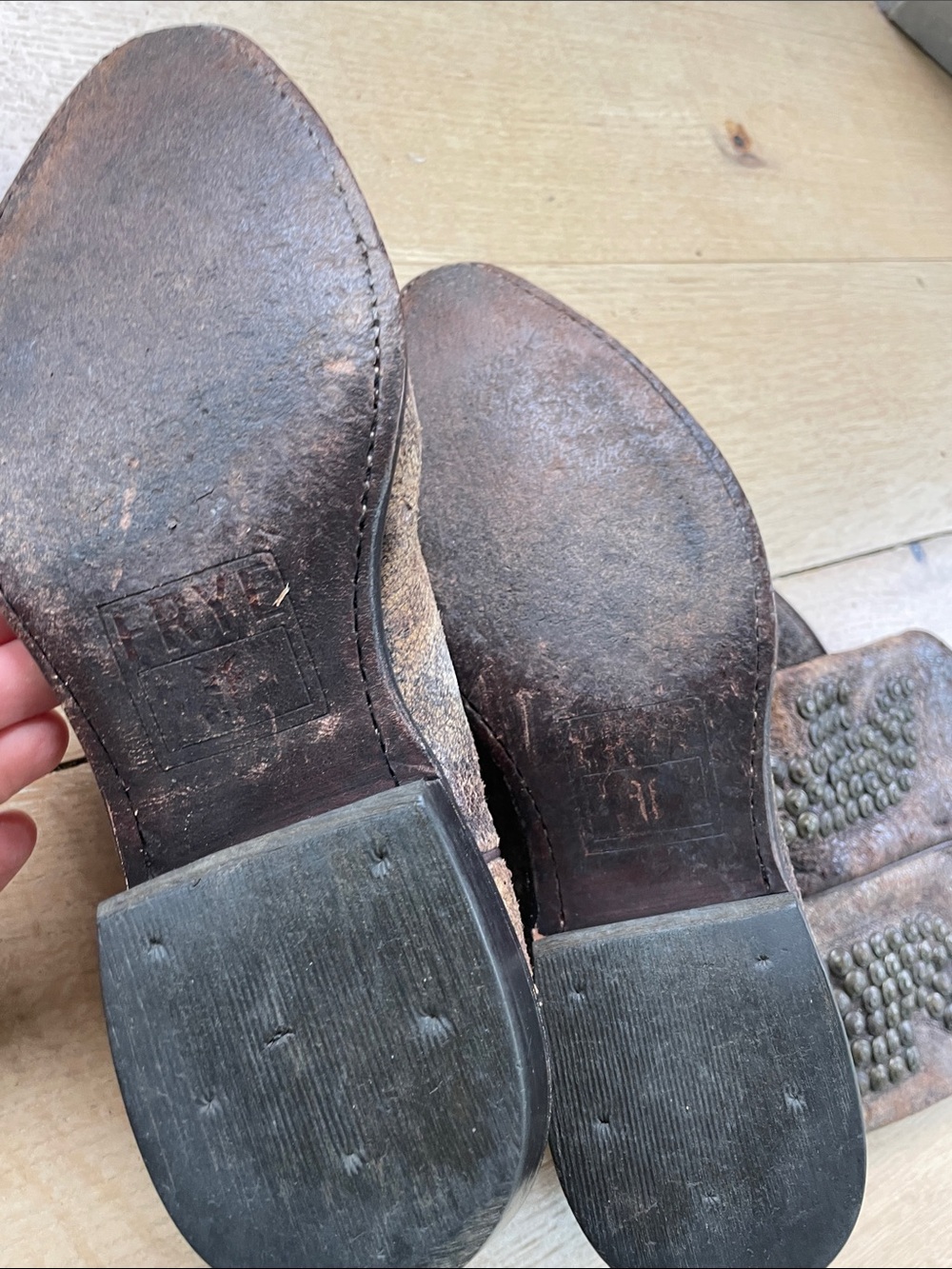 Frye Billy stud - Picture 3 of 4
